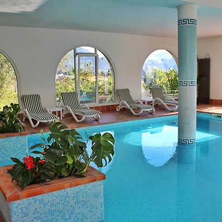 Aparthotel Englovacanze Riva del Garda Exteriör bild