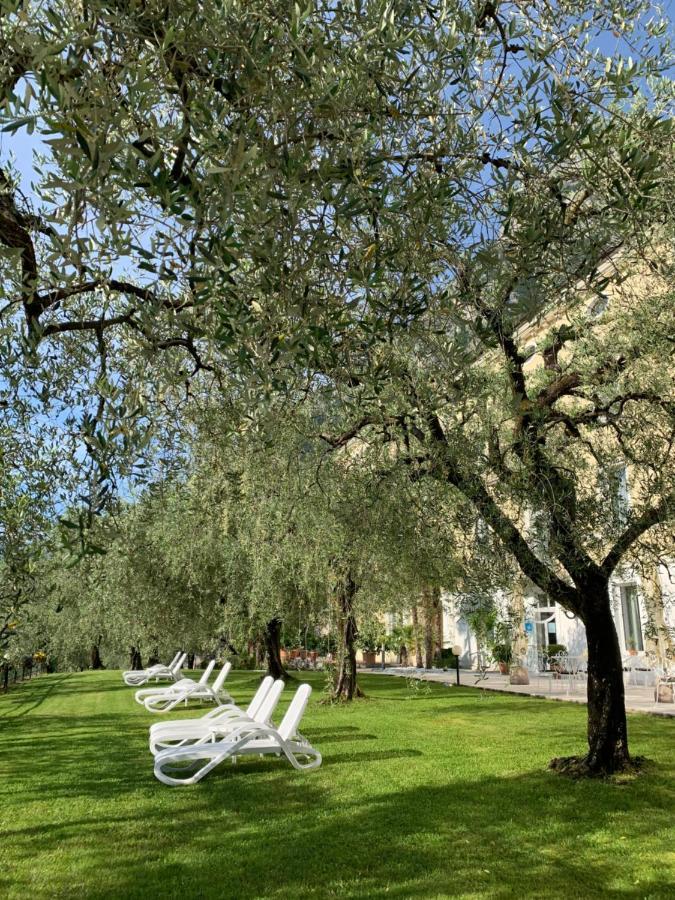 Aparthotel Englovacanze Riva del Garda Exteriör bild