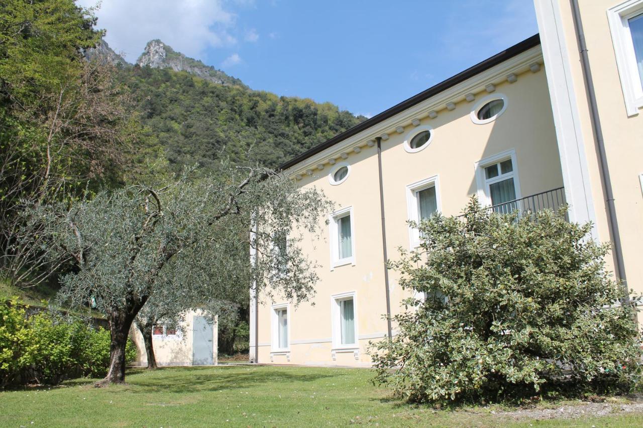 Aparthotel Englovacanze Riva del Garda Exteriör bild