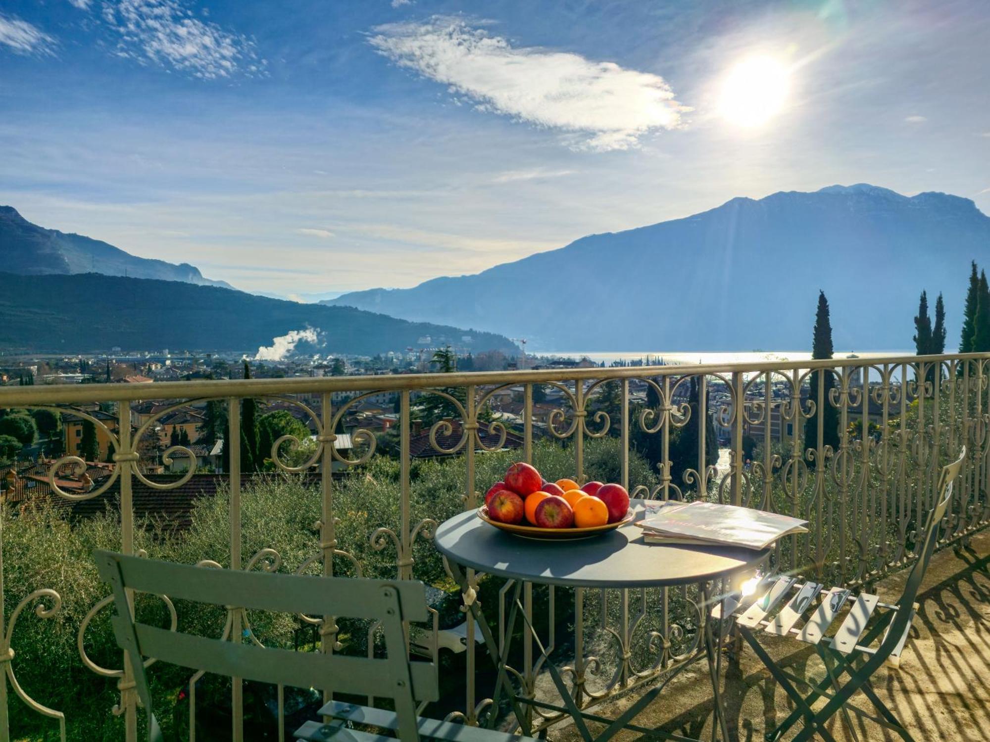 Aparthotel Englovacanze Riva del Garda Exteriör bild