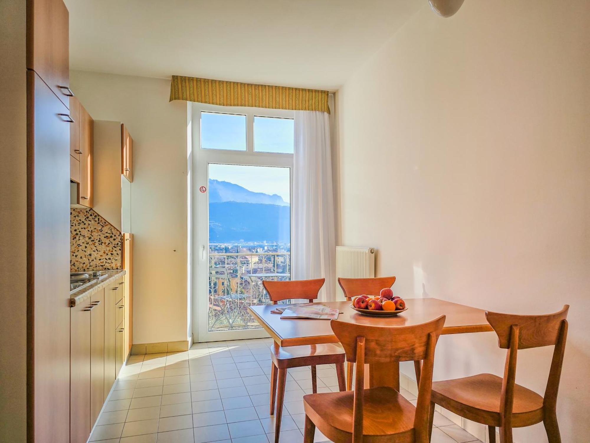 Aparthotel Englovacanze Riva del Garda Exteriör bild