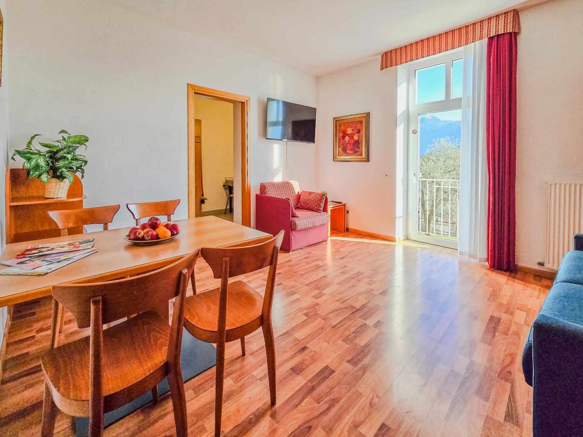 Aparthotel Englovacanze Riva del Garda Exteriör bild
