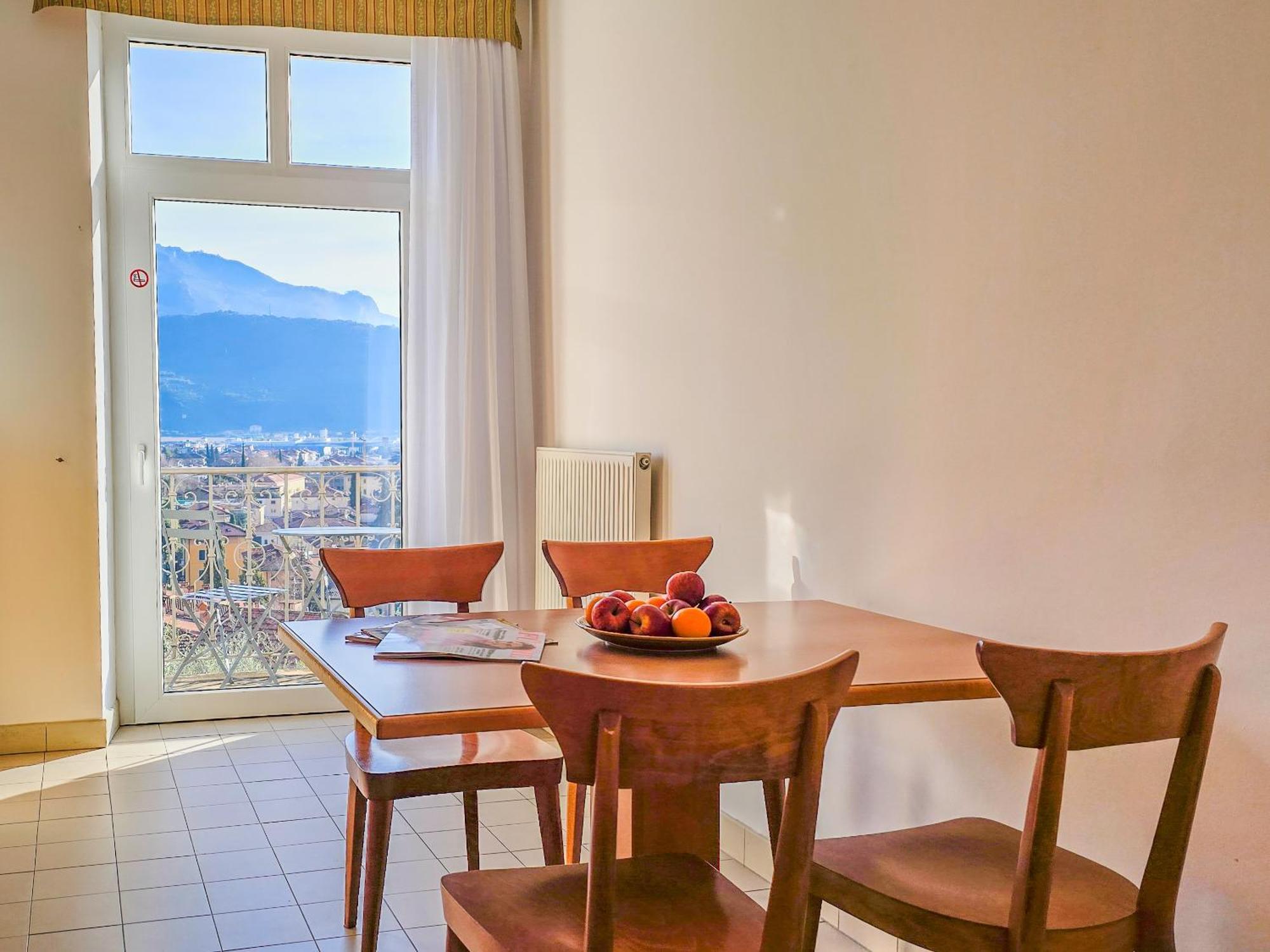 Aparthotel Englovacanze Riva del Garda Exteriör bild
