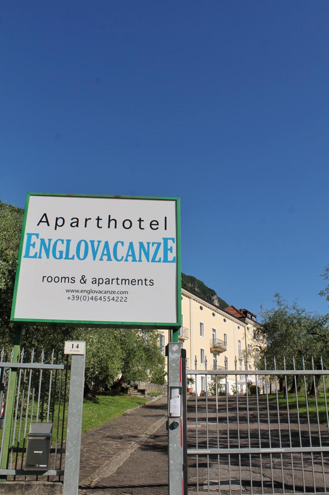 Aparthotel Englovacanze Riva del Garda Exteriör bild
